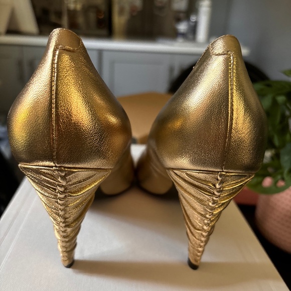 NWT Celine Metallic Leather Slip On Pointed Toe Creased Heel Pump Gold - Picture 3 of 8